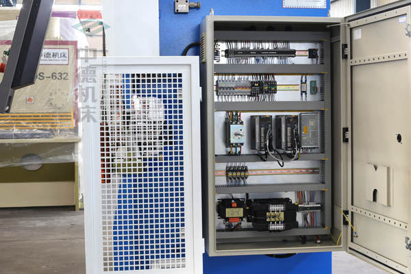 ZDPK-4015采用法國進口施耐德元氣件，抗干擾，穩(wěn)定耐用壽命長.jpg