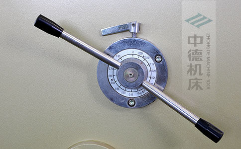 ZDS-640剪板機(jī)刀片間隙手動調(diào)節(jié)器，刻度清淅，調(diào)節(jié)省力又簡便.jpg